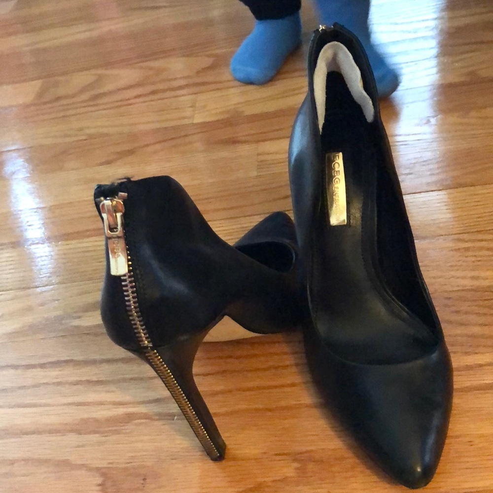 BCBGeneration Black Genuine Leather 7M PUMPS